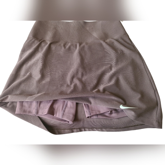 Nike One Women's Dri-FIT Golf High-Waisted Skort Standard fit Sz S - Picture 2 of 5